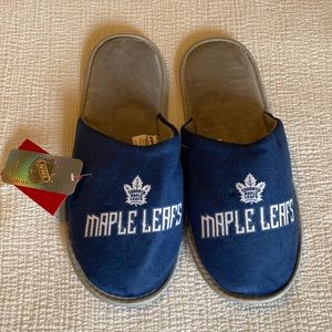 Toronto Maple Leafs mens slippers size XL Foco brand
